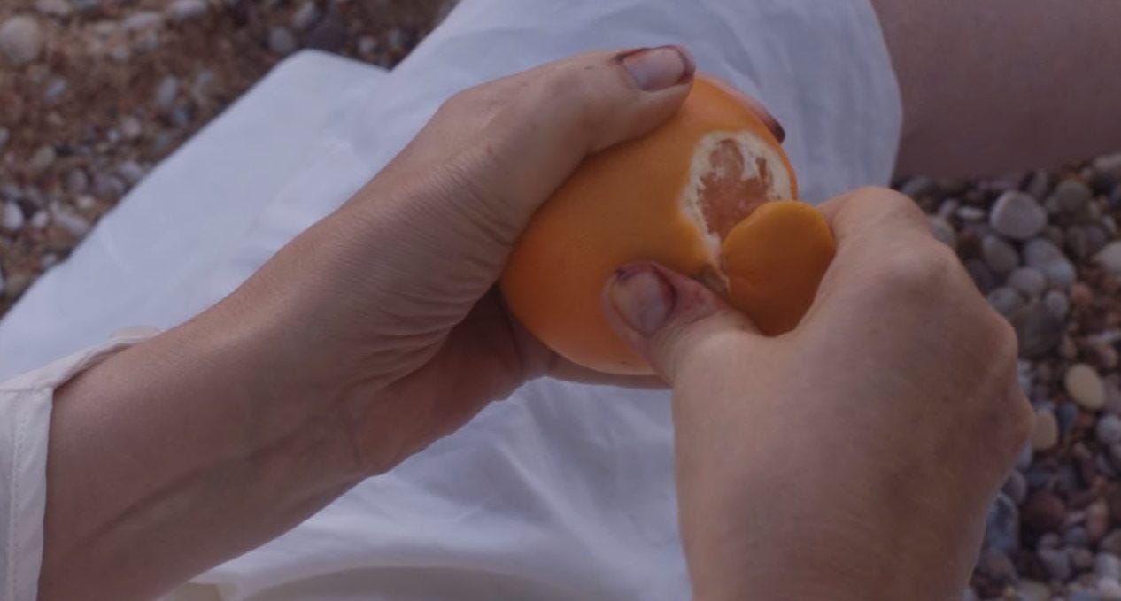 Why Does Leda Peel Oranges in The Lost Daughter? What is its Meaning?