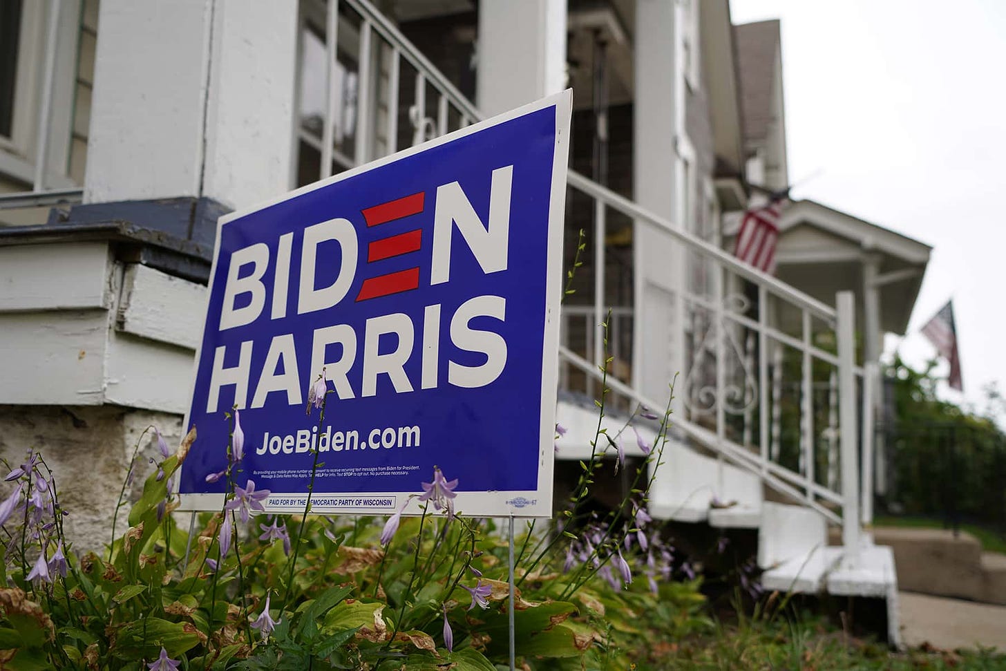 Milwaukee's Latino voters pick up Biden-Harris yard signs to declare their  election day support | The Milwaukee Independent