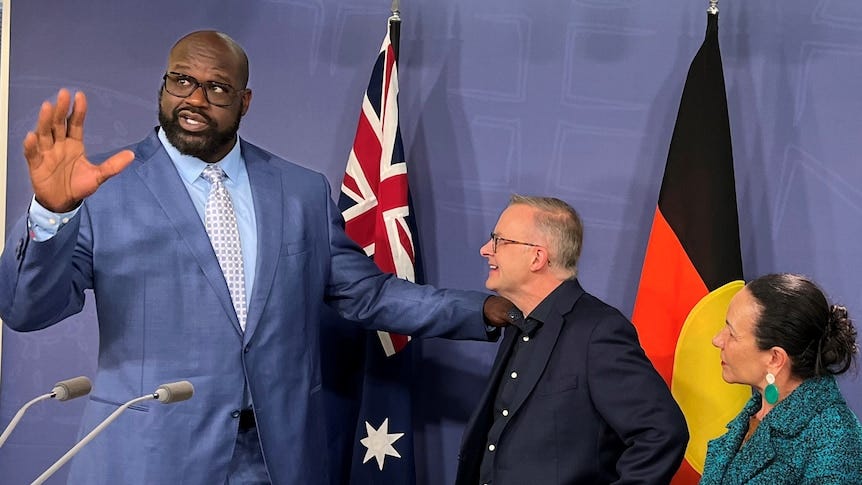 Shaquille O'Neal joins PM as Anthony Albanese says 'world is watching'  Voice to Parliament debate - ABC News