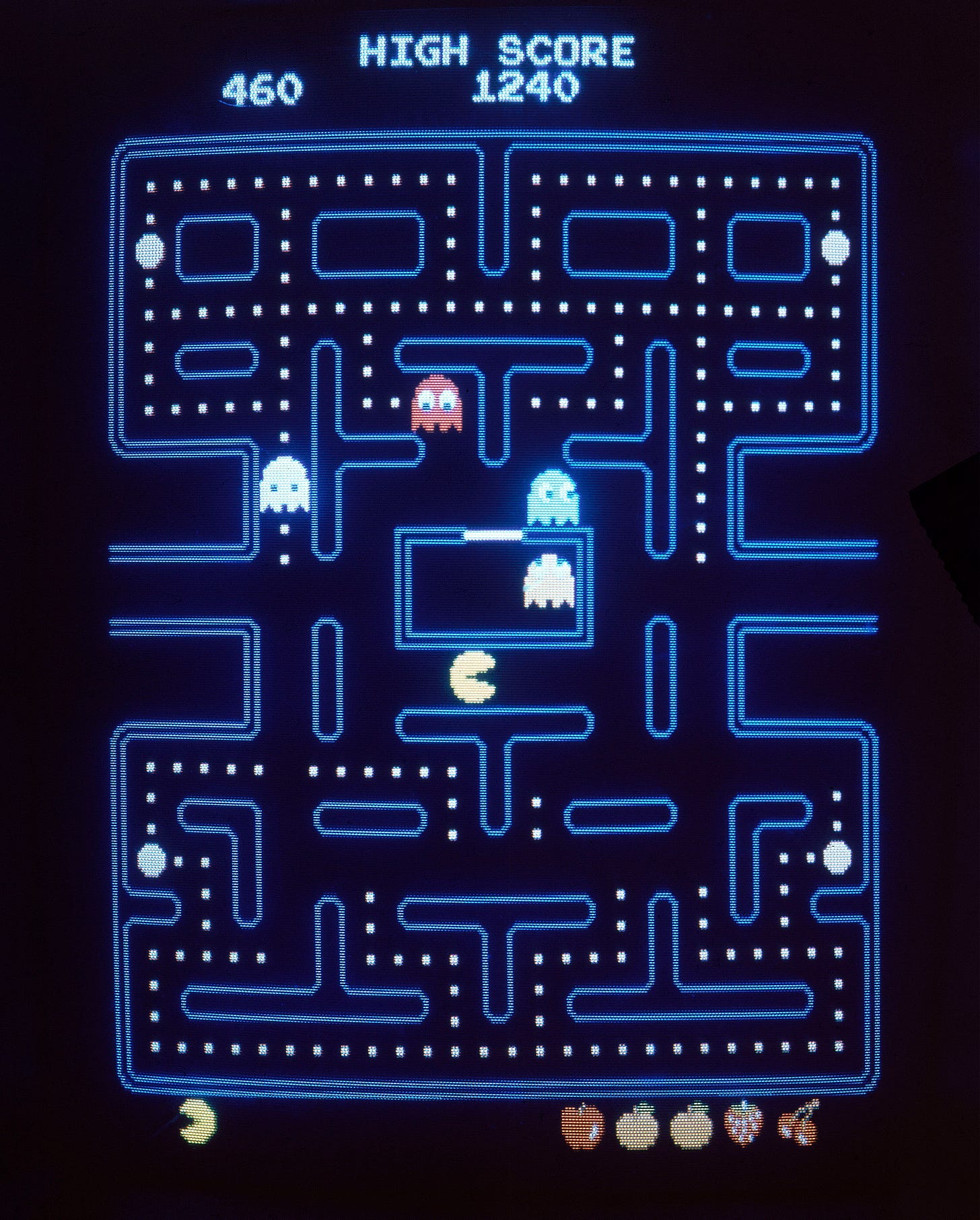 Pac-Man, da Namco, foi lançado em 1980 com algumas letras do Quiz Show ligeiramente modificadas.