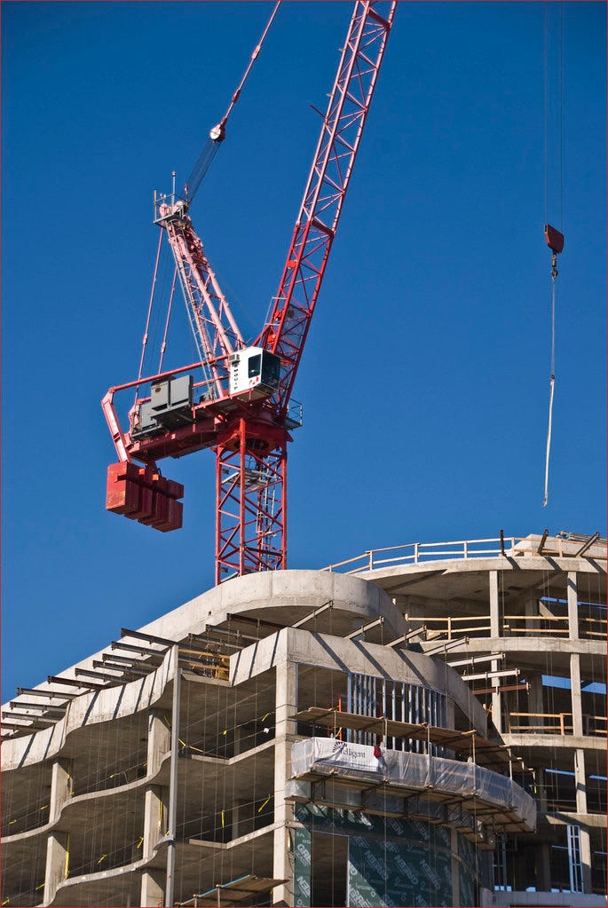 "Construction Crane -- Wilson and Clarendon Boulevards Arlington (VA) October 2013" by Ron Cogswell is licensed under CC BY 2.0