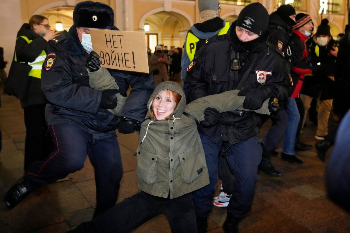 Photos: Hundreds arrested as Russians protest invasion of Ukraine | Russia-Ukraine  war News | Al Jazeera