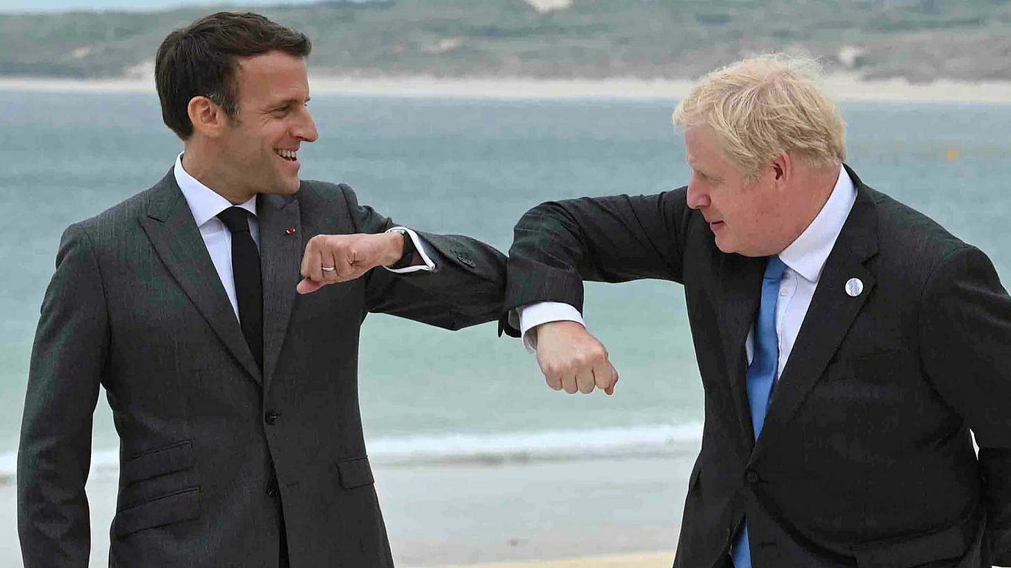 The handshake is back, sort of, and it&#39;s causing etiquette chaos |  Financial Times