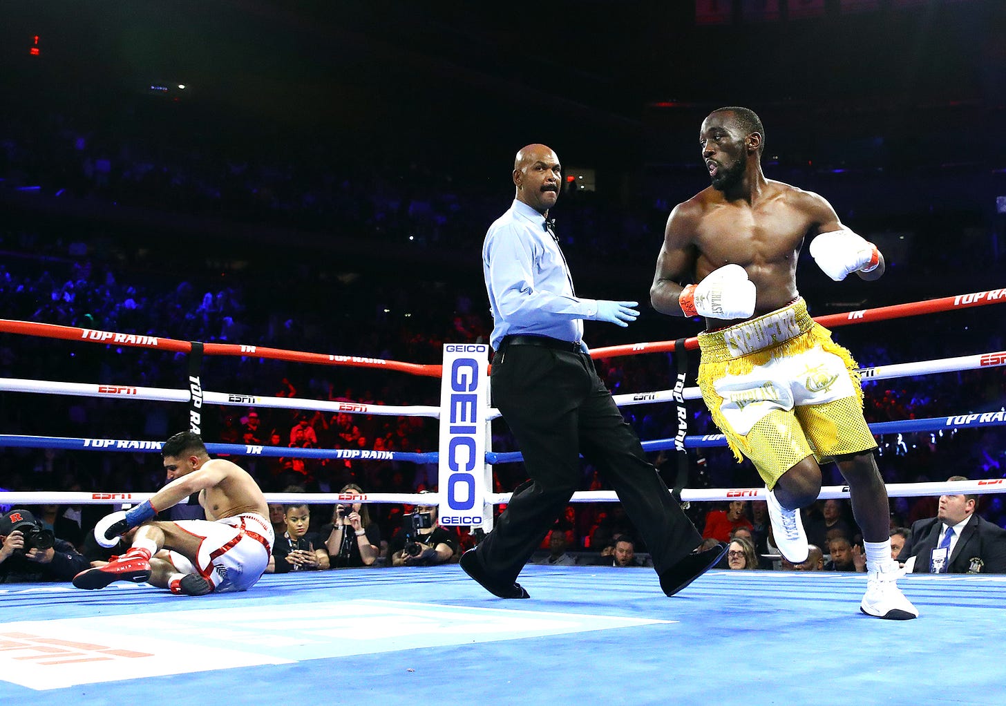 Terence Crawford punishes Amir Khan, but fight ends on disappointing low  blow TKO - The Ring