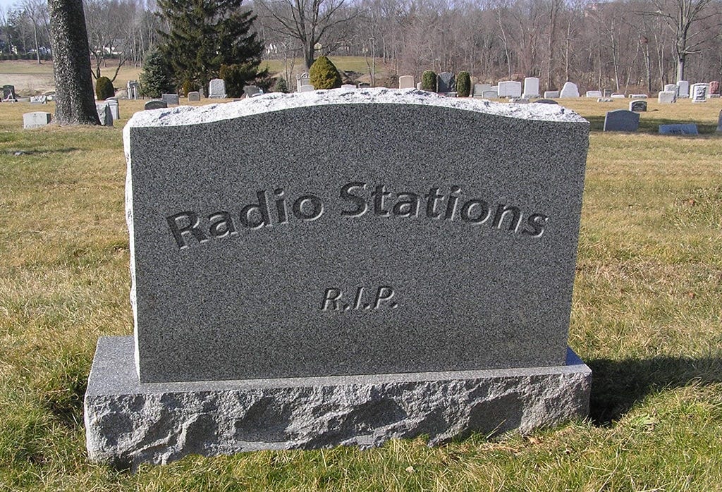Reinvent the Radio or Die - The reasons radio as a mass media is dying