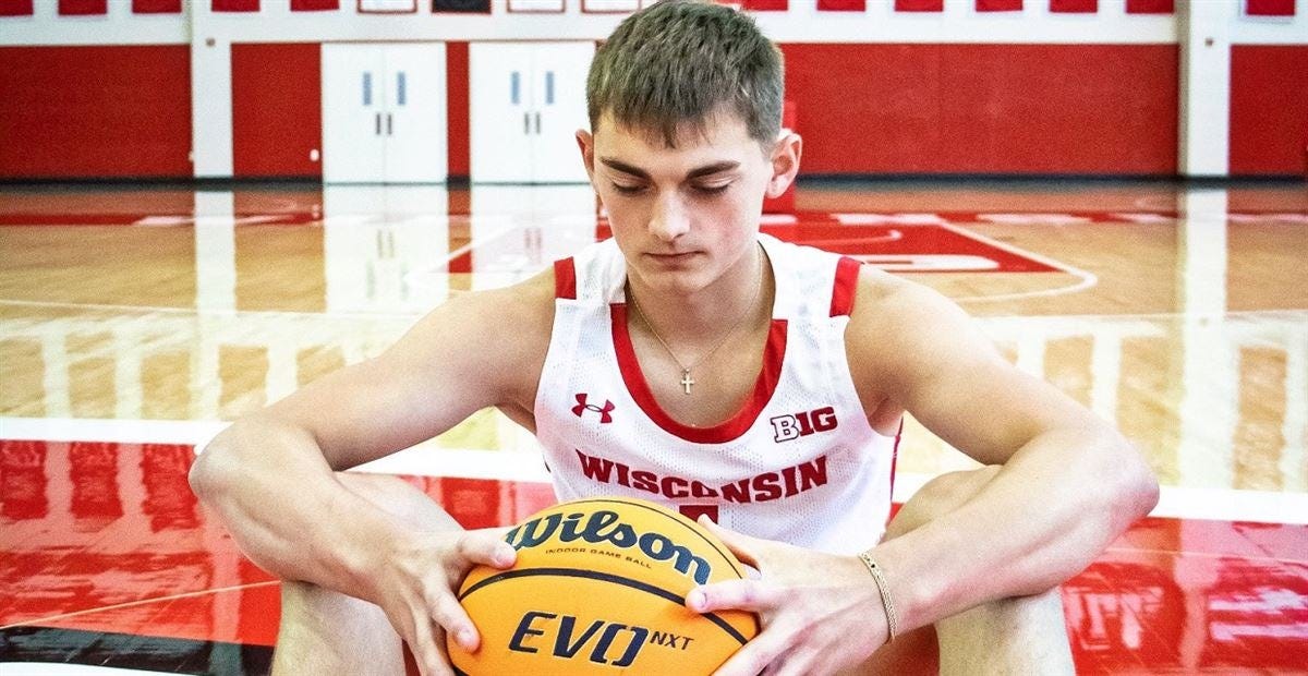 Badgers announce the signing of Connor Essegian