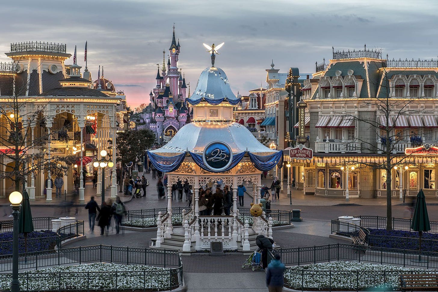 25: A park that sparkles | Disneyland paris, Disney paris, Disneyland