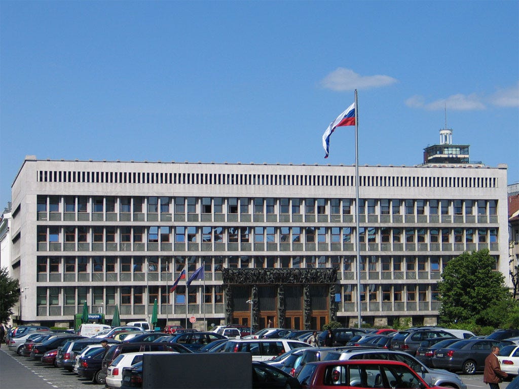 https://upload.wikimedia.org/wikipedia/en/e/ee/National_Assembly_Building%2C_Ljubljana.jpg