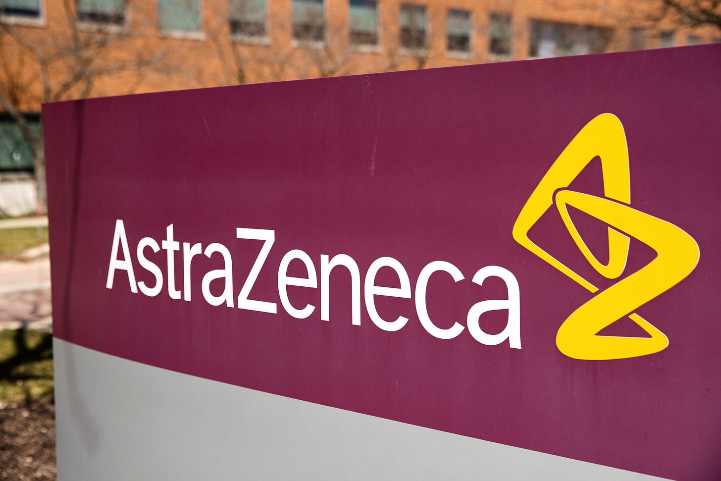 U.S. FDA authorizes use of AstraZeneca COVID-19 antibody cocktail | Reuters