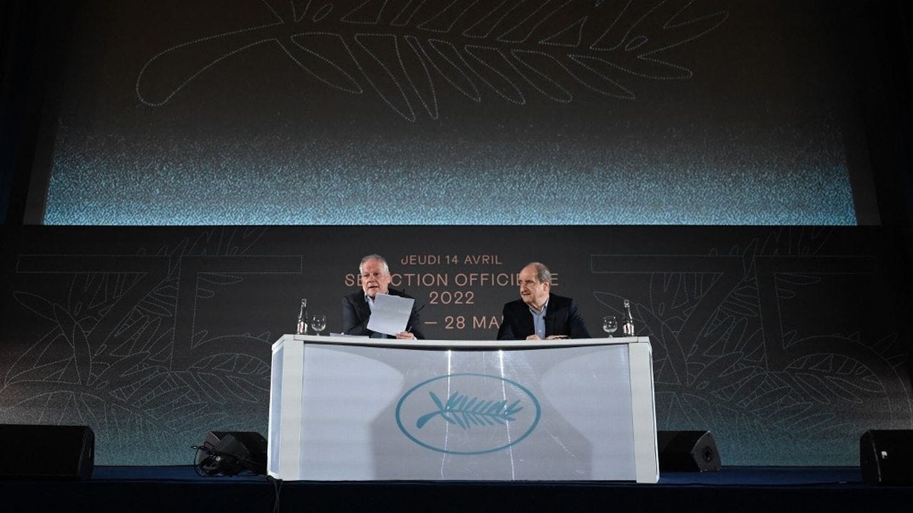Thierry Fremaux, directeur délégué général du Festival de Cannes, avec Pierre Lescure, ancien président, à Paris le 14 avril 2022 pour la présentation du programme. [EMMANUEL DUNAND - AFP]