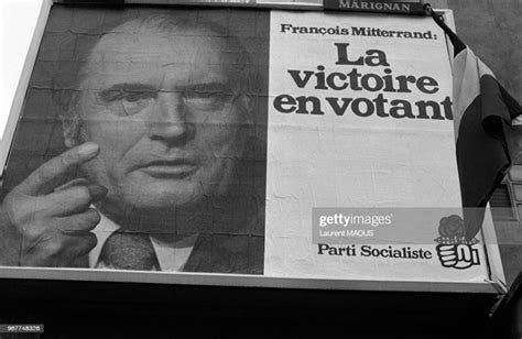 Affiche électorale du Parti socialiste avec le visage de ...