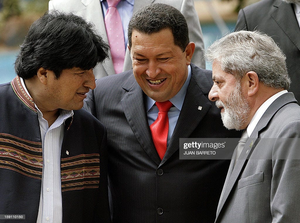 The President of Venezula Hugo Chavez speaks with his counterparts... News  Photo - Getty Images