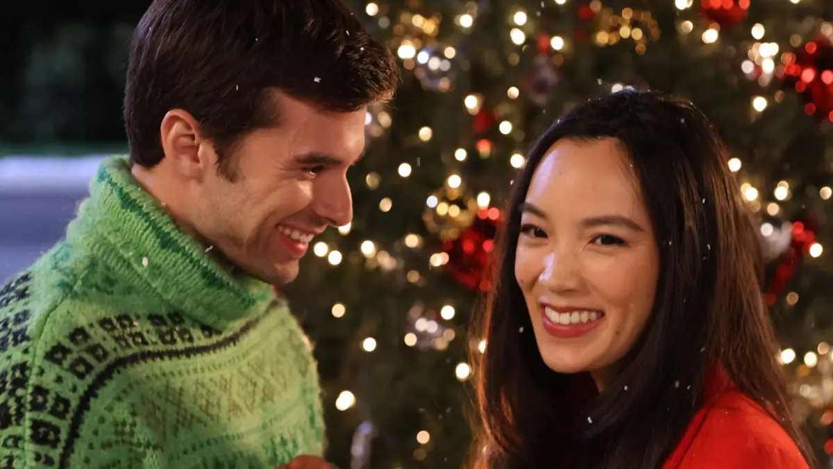 A Hollywood Christmas' Ending, Explained: Does The Christmas Division Get  Shut Down? | DMT