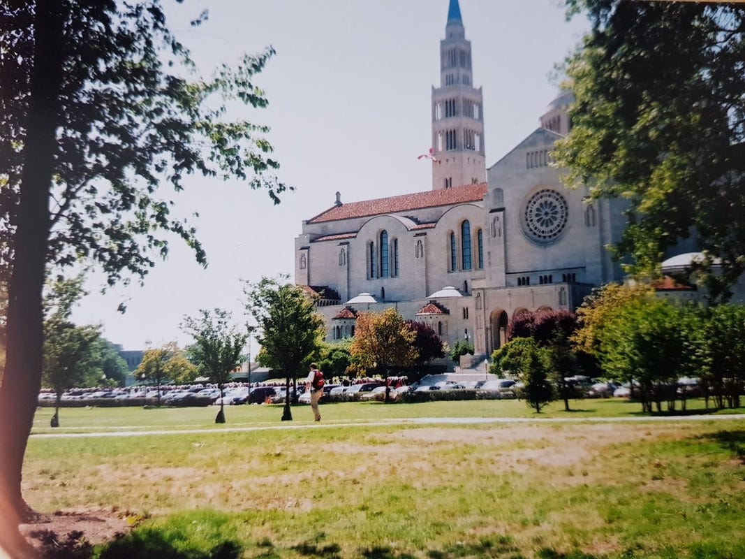 The Basilica of the National Shrine of the Immaculate Conception i Washington DC på min bild från den 11 september 2002.