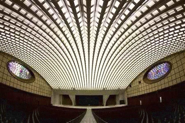 Inside The Pope's Reptilian Audience Hall in Vatican City ...