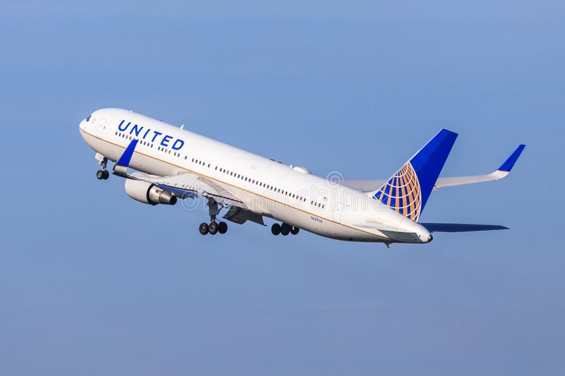 8,507 United Airlines Photos - Free & Royalty-Free Stock ...