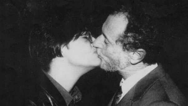 Imagen del beso entre Fernando Aiuti y el Rosario lardino.