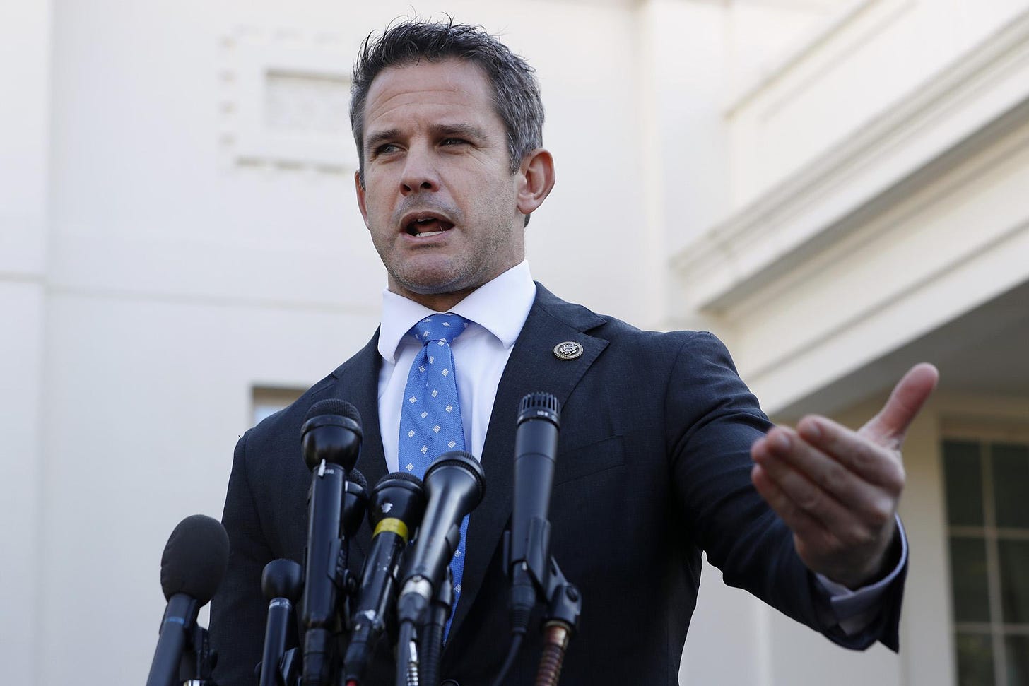 Rep. Kinzinger Meets with Trump After Deployment to Border | Chicago News |  WTTW