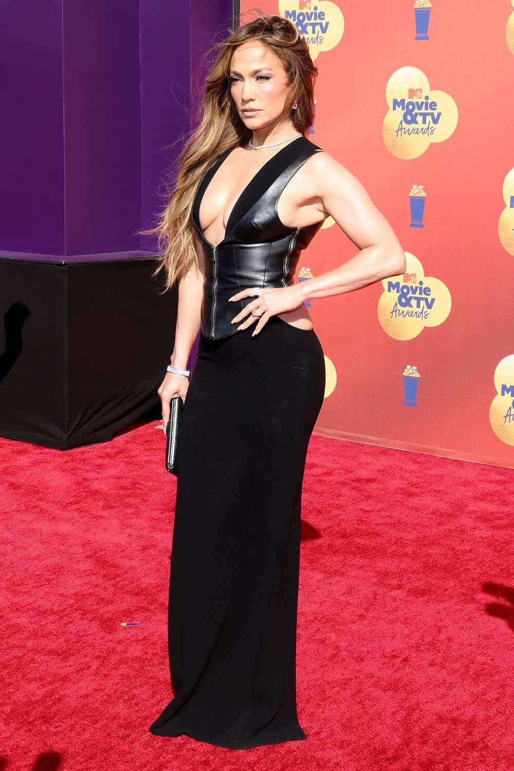 See Jennifer Lopez's Sexy, Cutout Dress at 2022 MTV Movie & TV Awards |  PEOPLE.com