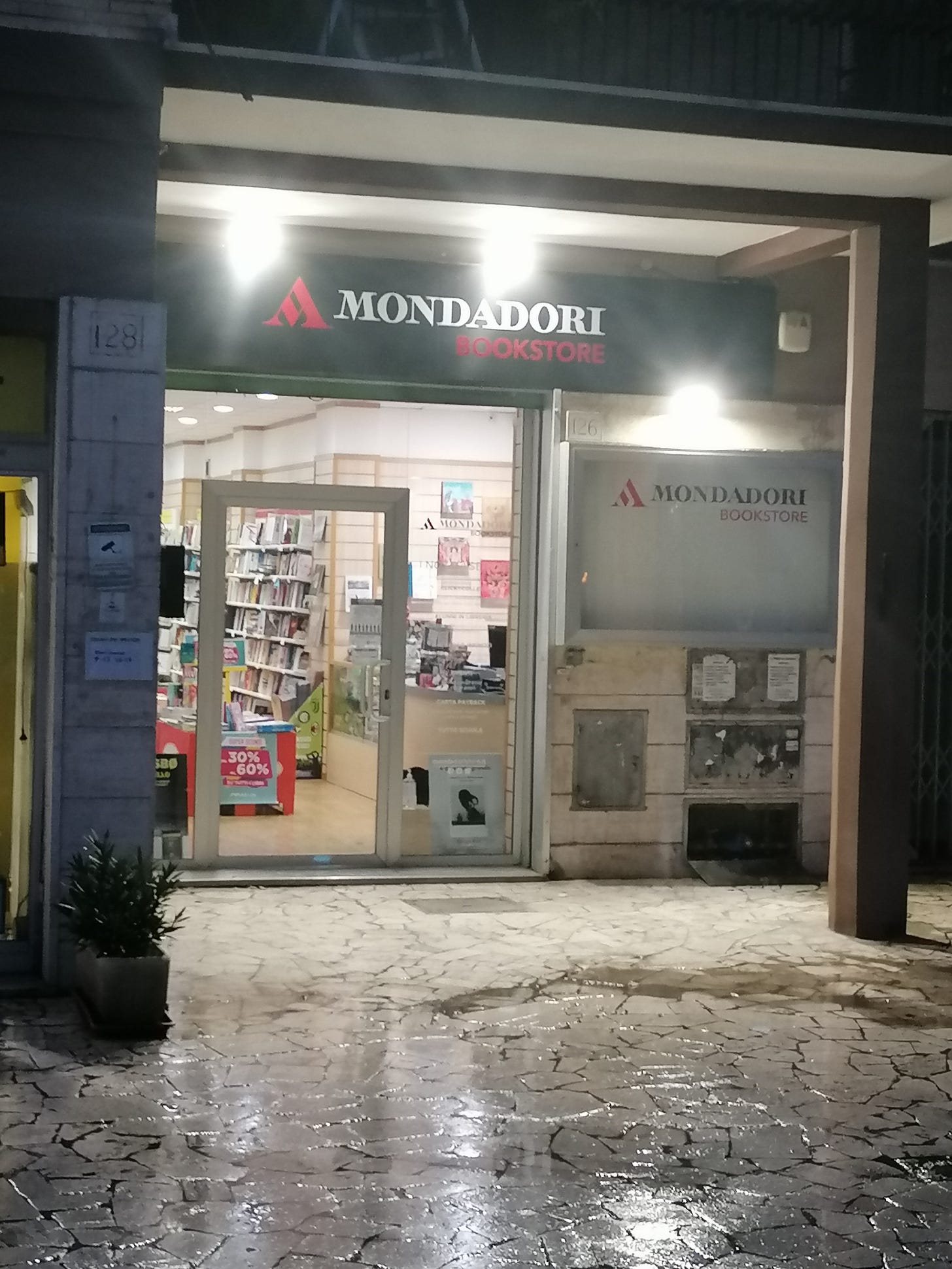 mondadori store libreria monte mario roma