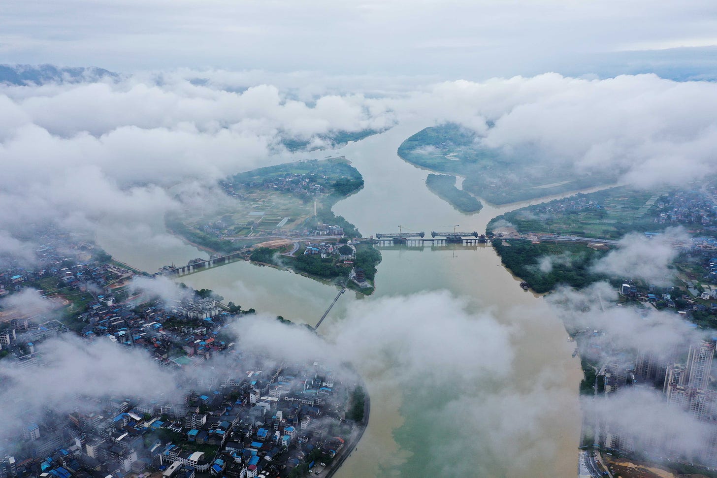 Clouds and fog after rain on the upper reaches of the Pearl River in Guangxi Zhuang Autonomous Region on May 10.&nbsp;