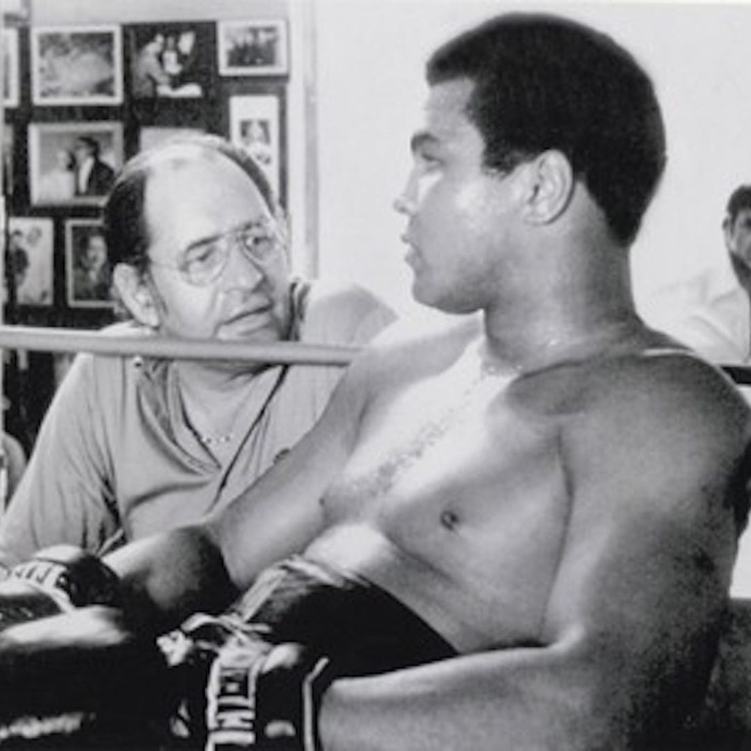 Pacheco talking to Muhammad Ali in the boxing ring corner