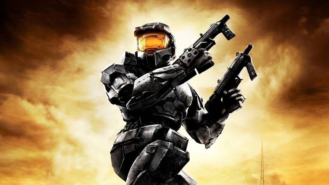 The Master Chief in Halo 2 holding to SMGs