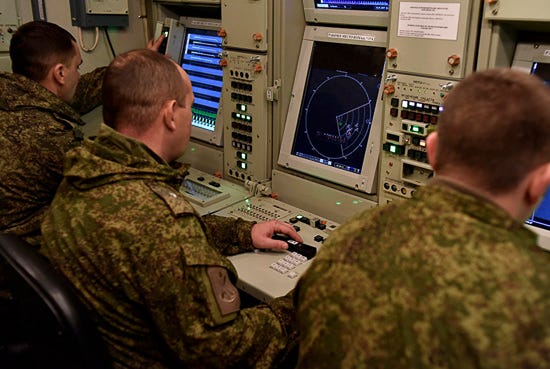 Russian defence personnel working inside a S-400 'Triumph' unit (Image: By Mil.ru, CC BY 4.0, via Wikimedia Commons)