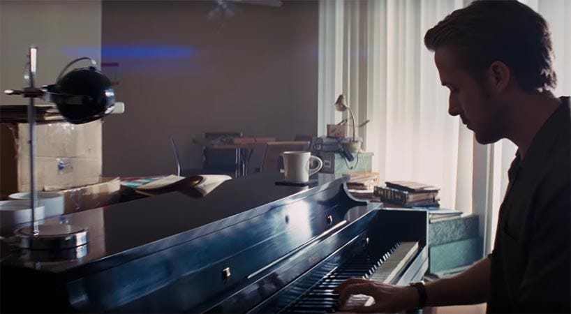 La La Land - Sebastian (Ryan Gosling) at home playing the piano ...