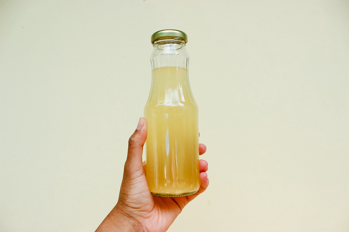 image of a bottle of apple cider vinegar