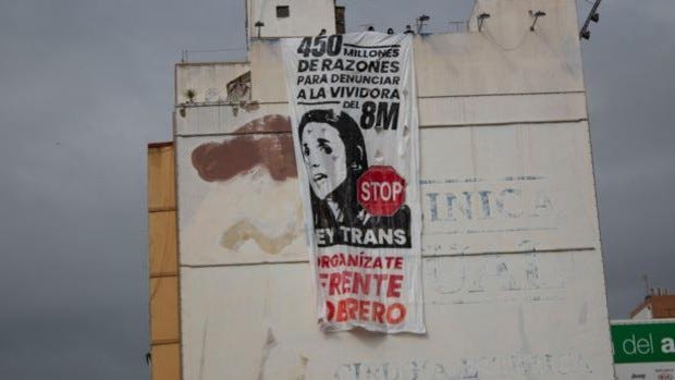 Una campaña de la izquierda radical en Valencia califica a Irene Montero de  «vividora del 8M»