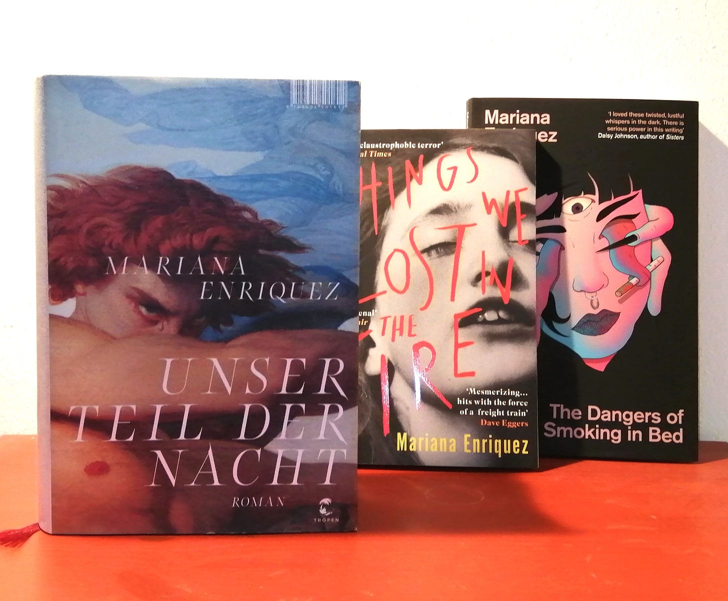 Drei Bücher von Mariana Enriquez: Unser Teil der Nacht, Things We Lost in the Fire, The Dangers of Smoking in Bed)