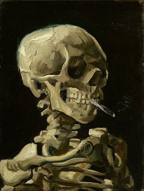 O retrato de uma caveira fumando um cigarro; cores sóbrias, fundo preto.