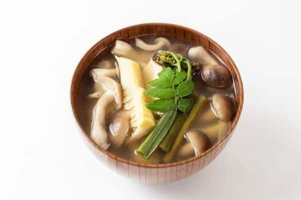 Mushroom and bamboo sprout soup