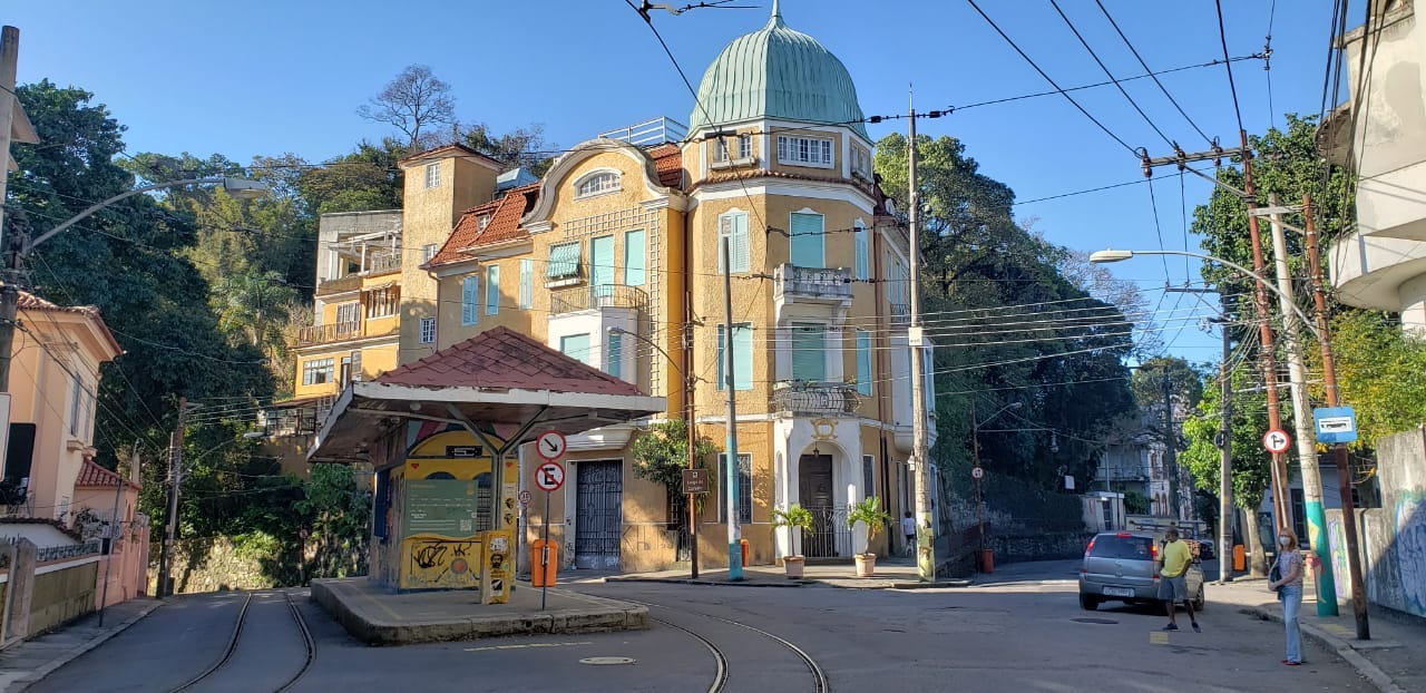 Bonde station in front of yellow building in Santa Teresa