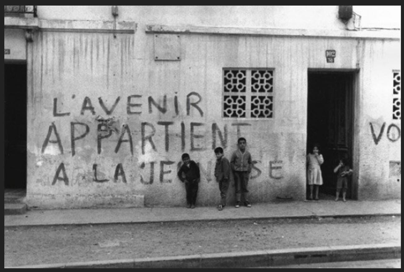 Mario Dondero - "L'avenir appartient à la jeunesse" Algeria, 1962