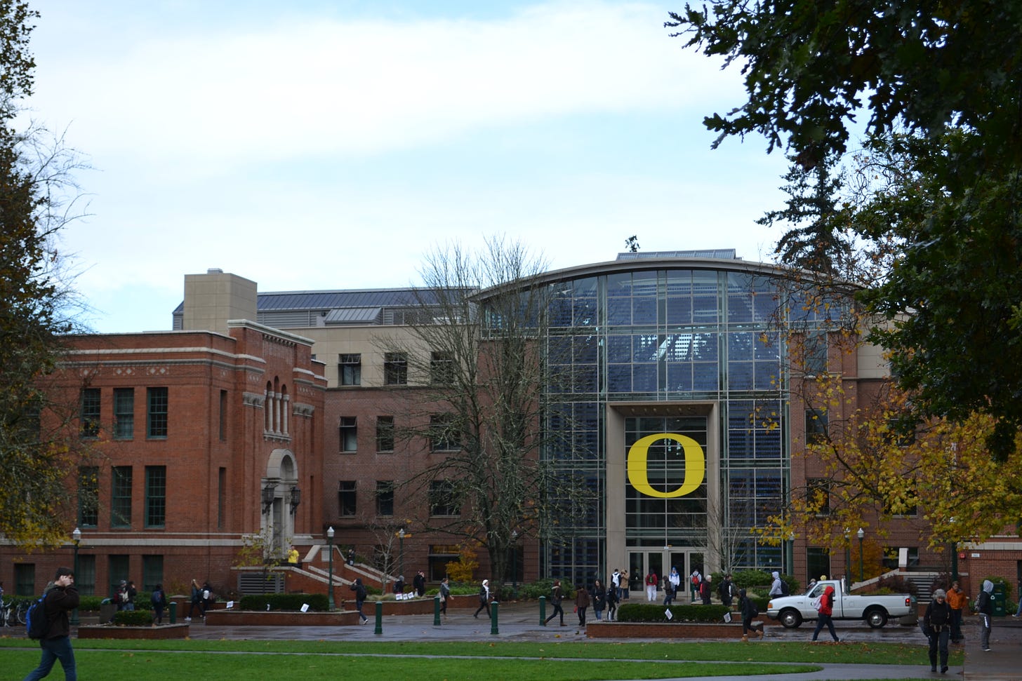 File:Lillis Complex (University of Oregon).jpg