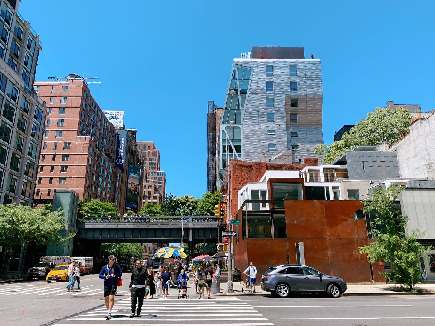 Looking at the High Line from 10th avenue