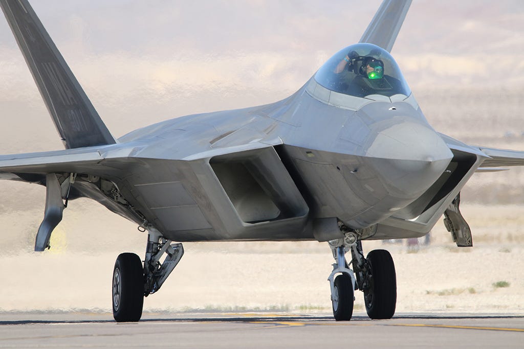 Reflecting on The Raptor: F-22 Demo Team Changes Pilots ...