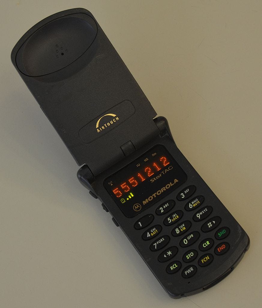 File:First Generation Motorola StarTAC cellular phone.jpg - Wikimedia  Commons