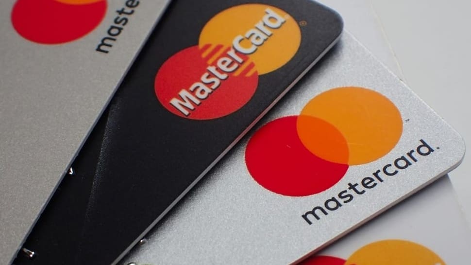 RBI restricts Mastercard from issuing new debit, credit cards, see the  reason| Mastercard पर RBI की बड़ी कार्रवाई, Debit ,Credit कार्ड जारी करने  पर लगाई रोक | Hindi News, बिजनेस