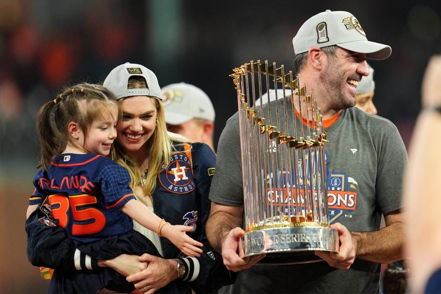 Kate Upton kisses Justin Verlander after Astros win World Series