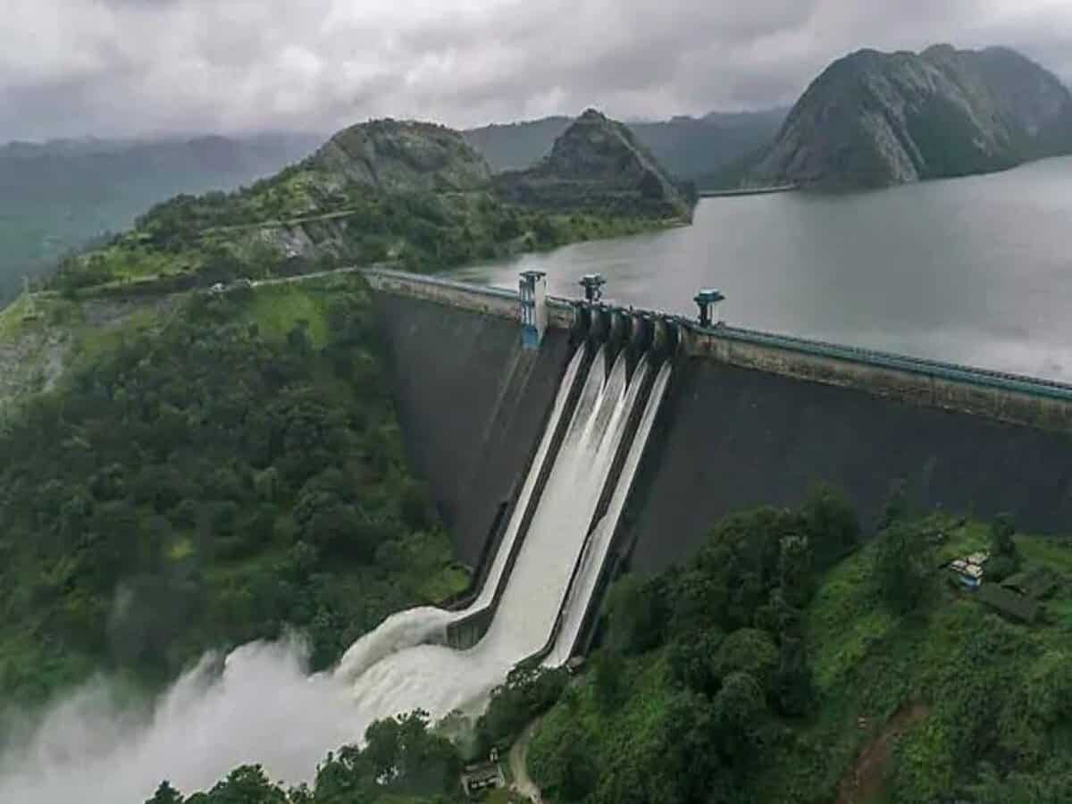Mullaperiyar dam in danger of collapse as TN-Kerala bicker