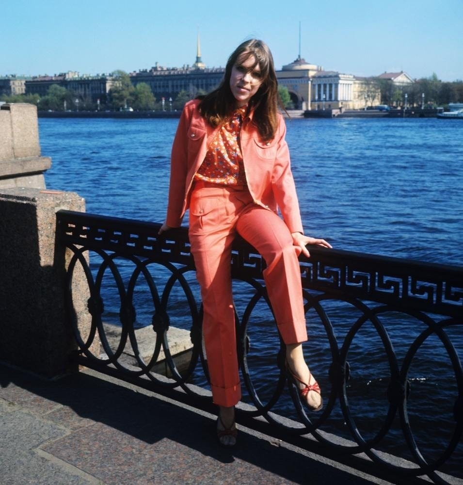 r/russia - Soviet fashion photo session from the House of Fashion Models in Leningrad. 1960s-1970s. Photo: TASS