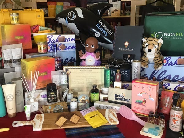 For the 20th year, marketing firm Distinctive Assets is independently presenting the top acting and directing Oscar nominees with a gift bag -- this year worth $138,000.