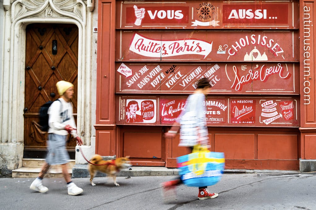Quitter Paris, devanture de boutique