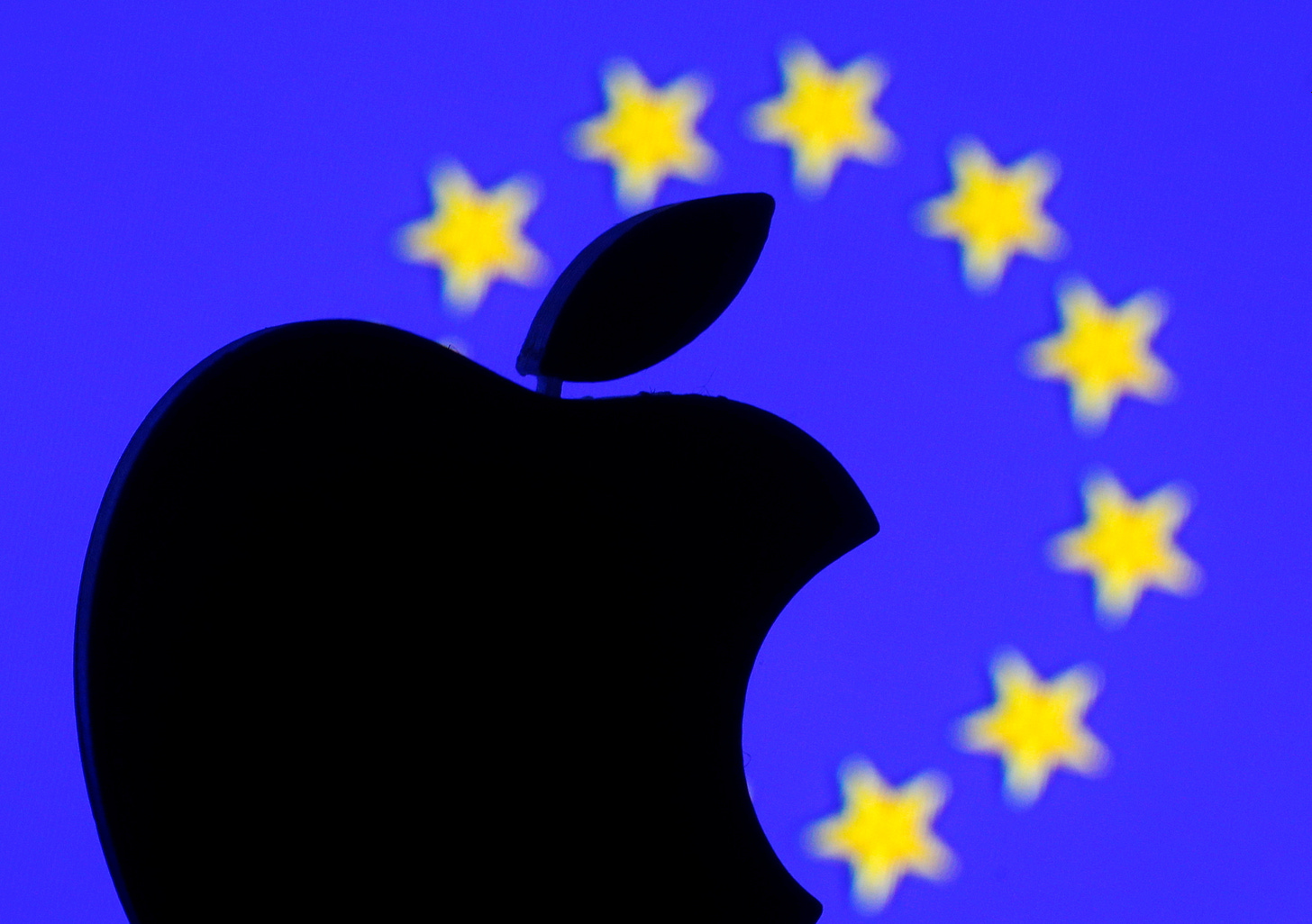 EU to hit Apple with antitrust charge this week -source | Reuters