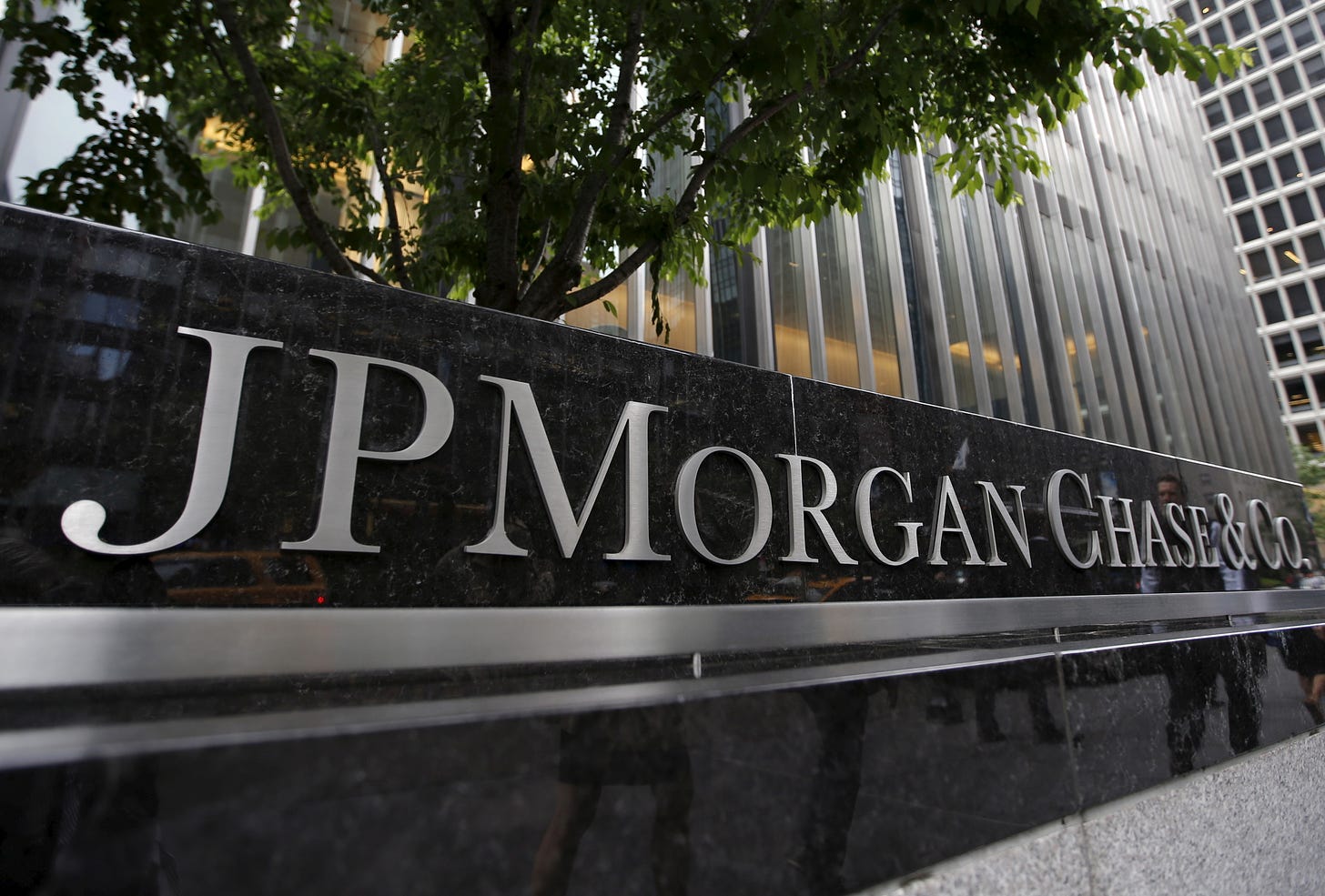 JPMorgan Chase on opening bank branches: 200 down, 200 to go | Reuters