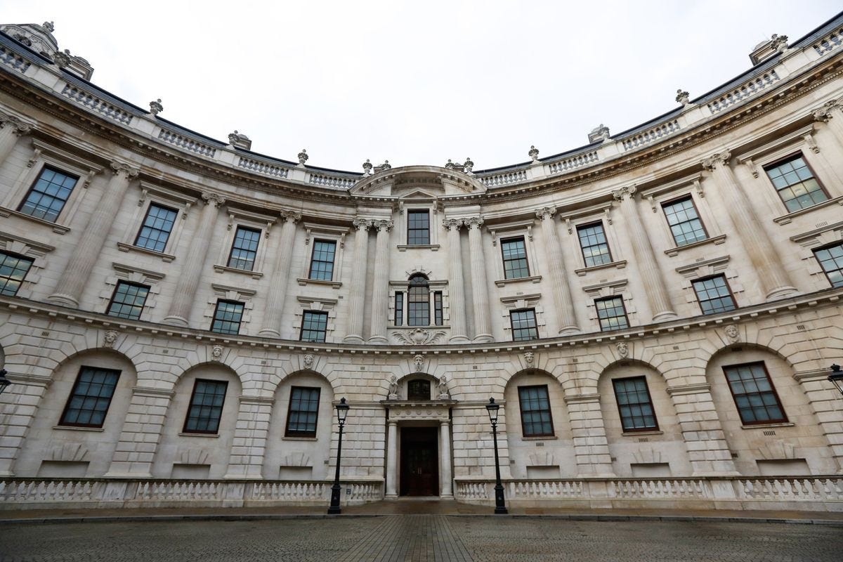 UK Treasury May Save £15 Billion by Delaying Fiscal Statement - Bloomberg