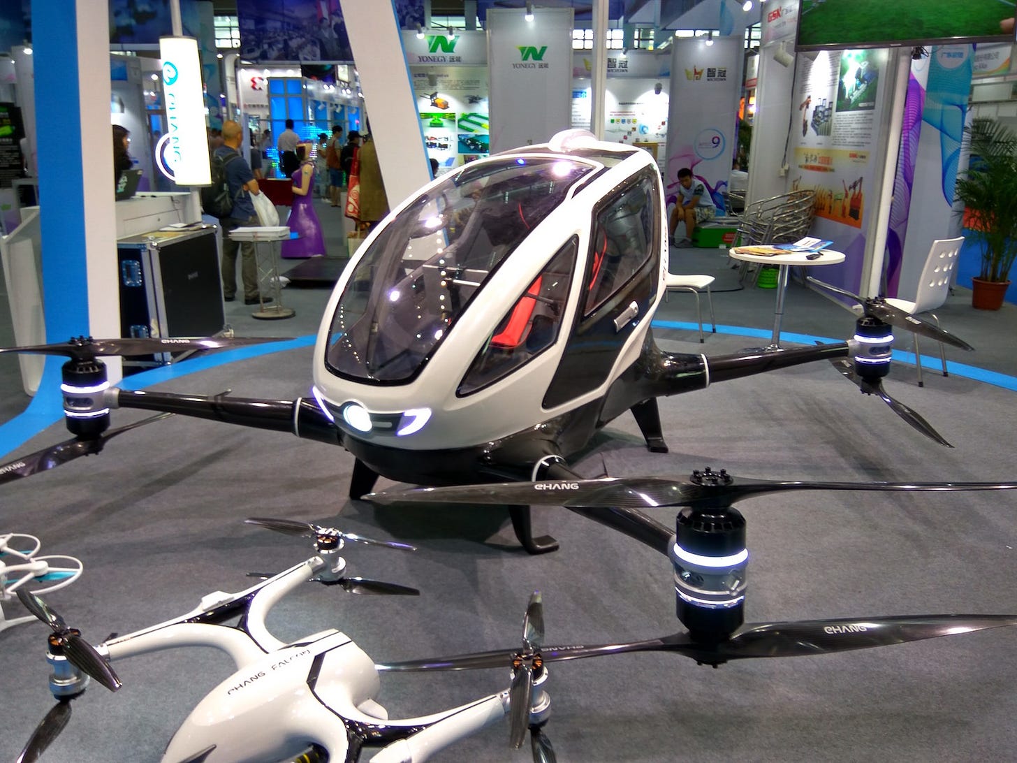 PHOTOS: Robots and Giant Drones at Shenzhen Tech Expo – Thatsmags.com